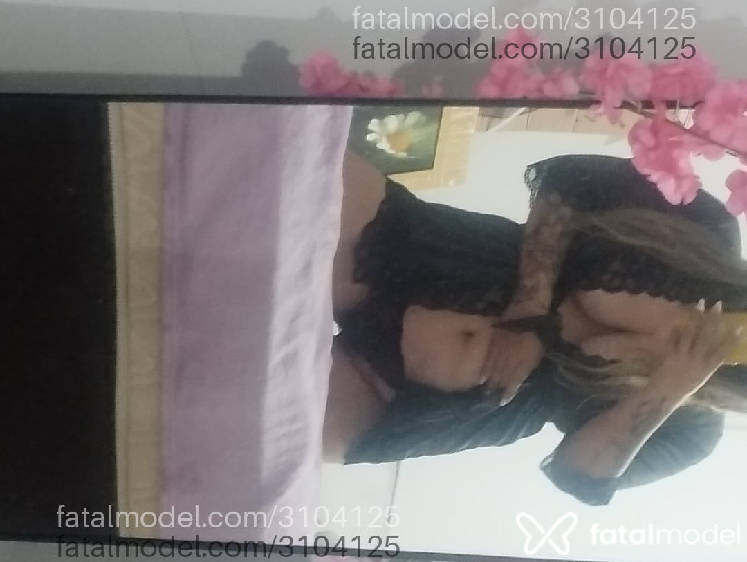 Acompanhante mulher loira (o) de olhos castanhos - Pâmela