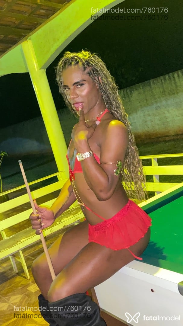 Acompanhante travesti morena (o) de olhos mel - Rhillary
