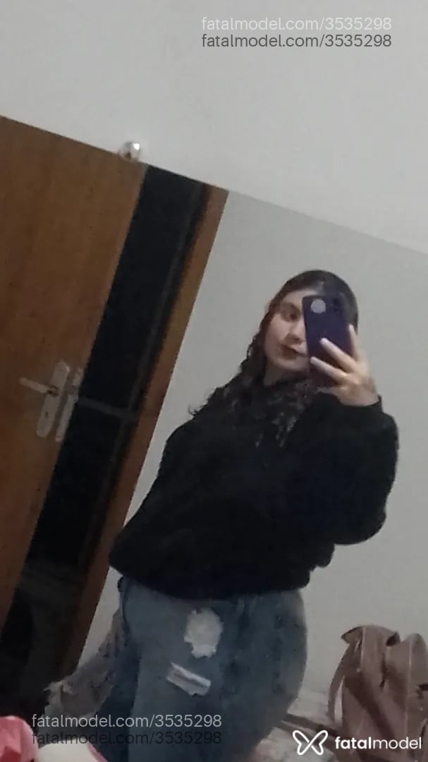 Acompanhante mulher com cabelo castanho de olhos castanhos - Larissa