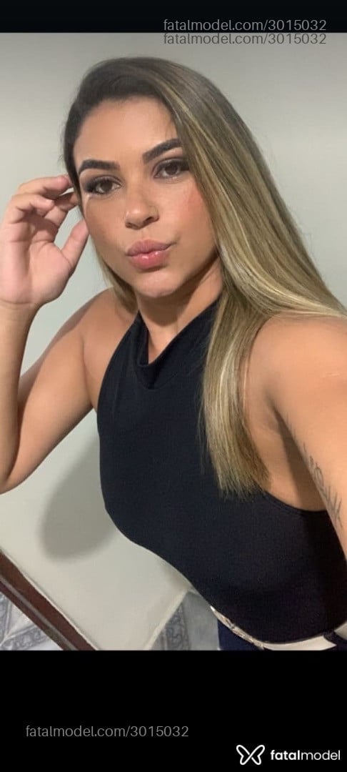 Acompanhante mulher loira (o) de olhos castanhos - Soyonara