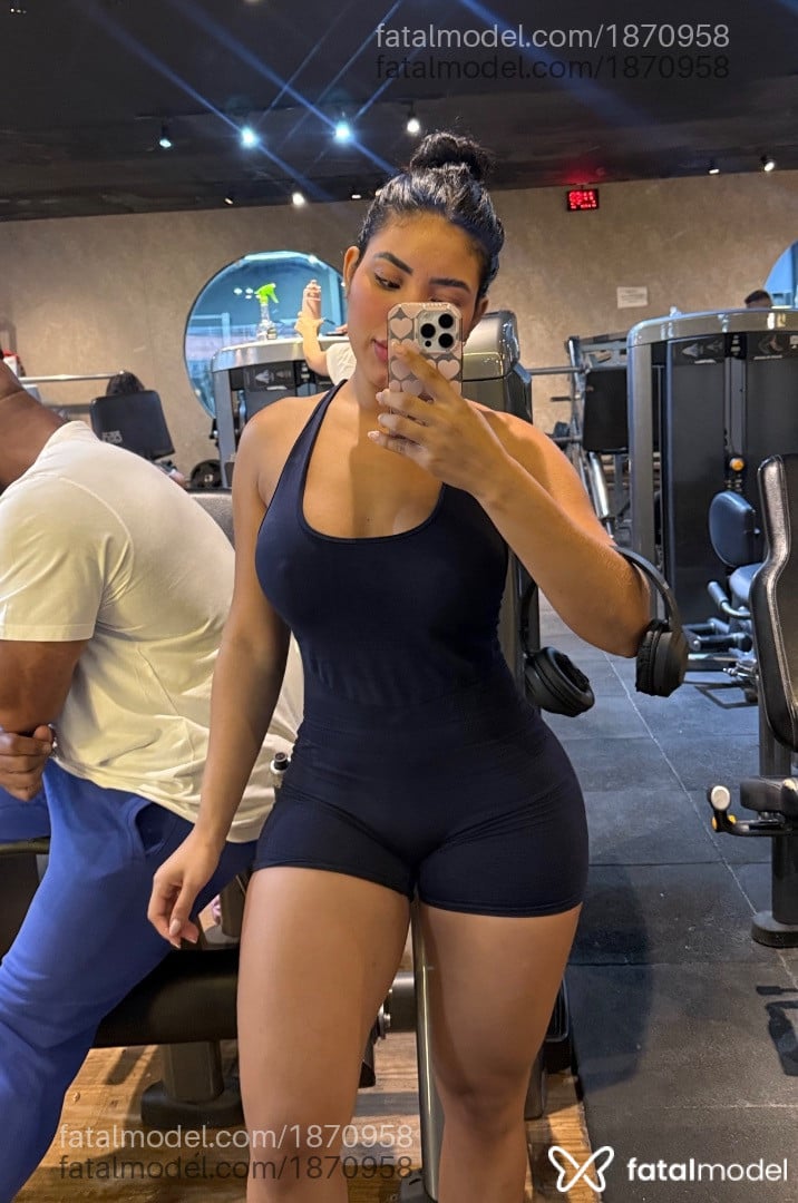 Acompanhante mulher morena (o) de olhos castanhos - Queziarod