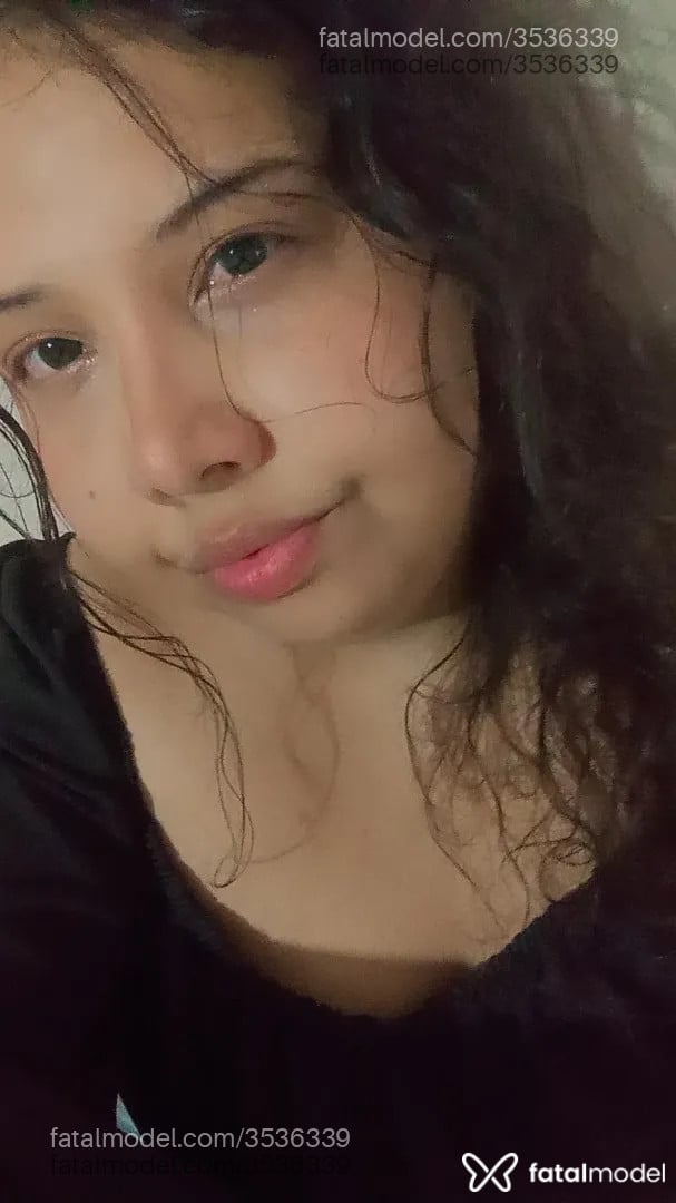 Acompanhante mulher com cabelo castanho de olhos castanhos - Lolyzinha Acompanhante mulher com cabelo castanho de olhos castanhos - Lolyzinha