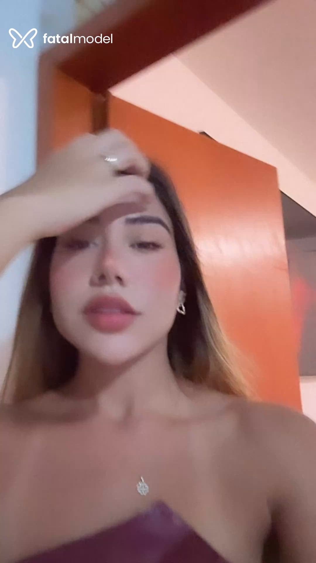 Acompanhante mulher loira (o) de olhos mel - Bela