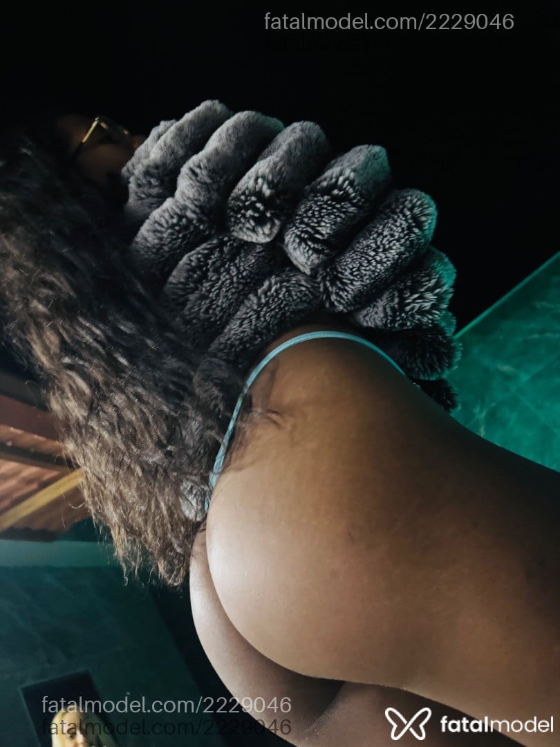 Acompanhante mulher morena (o) de olhos pretos - Agatha