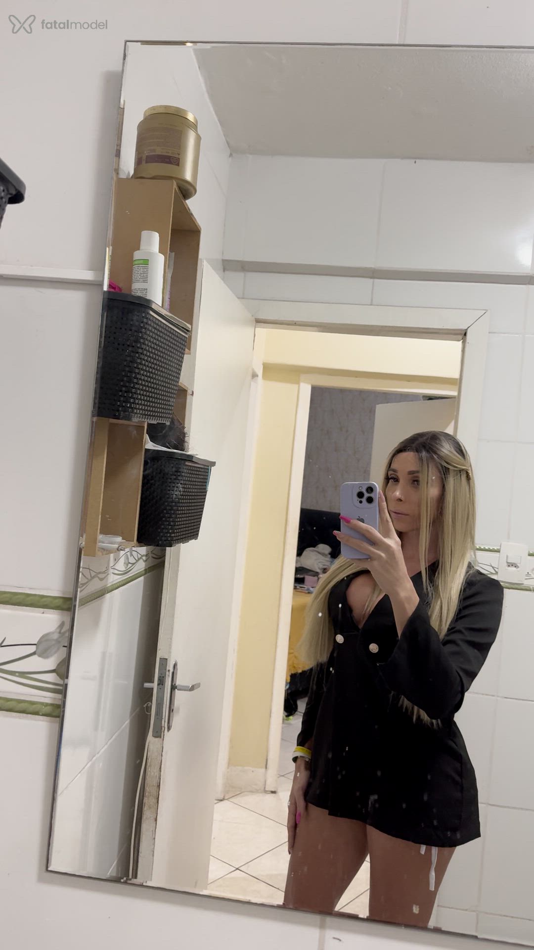 Acompanhante mulher trans loira (o) de olhos castanhos - Nathi