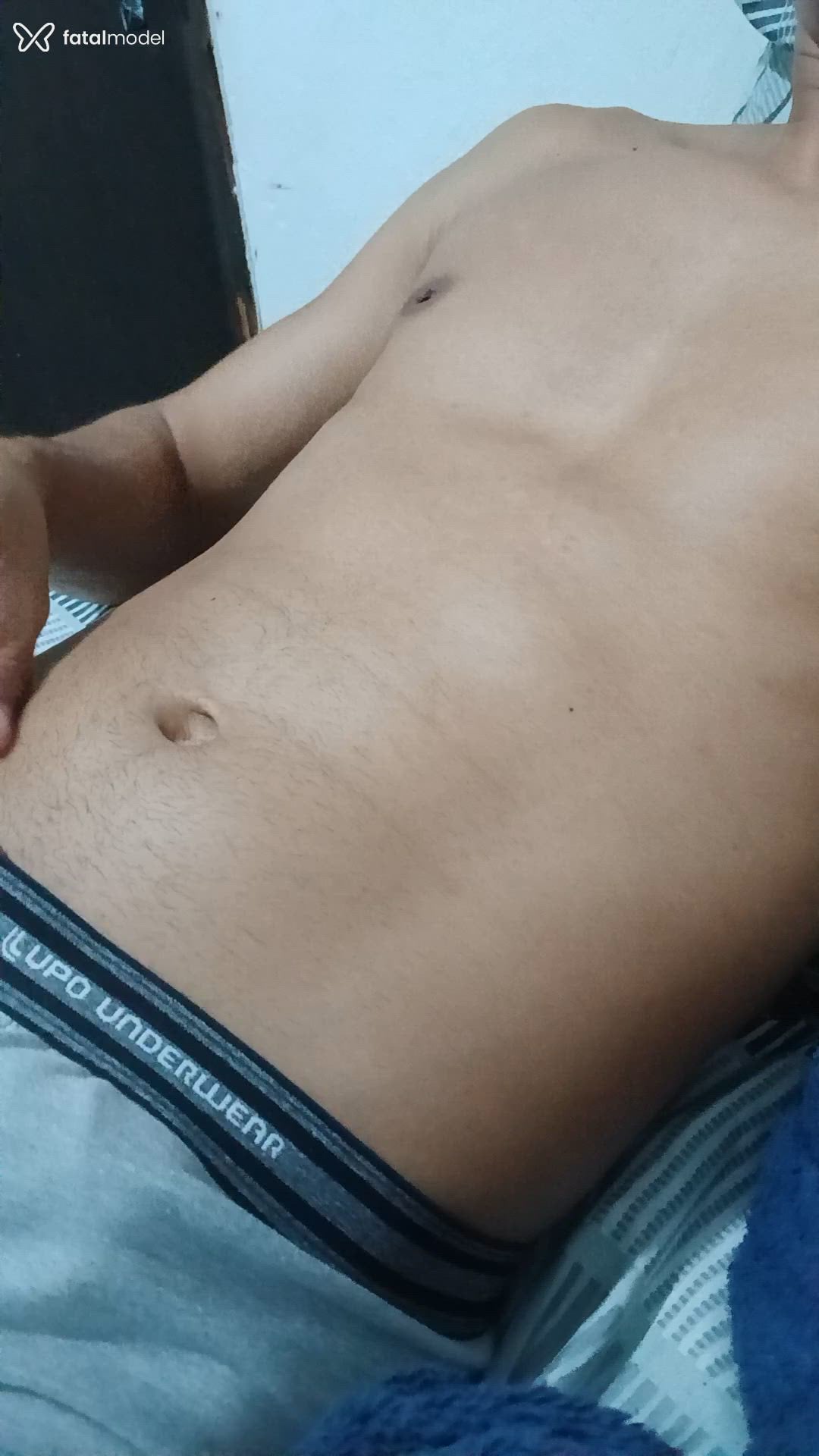 Acompanhante homem com cabelo castanho de olhos castanhos - Baiano