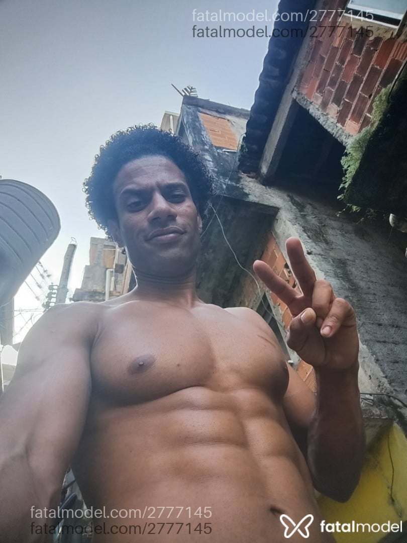 Acompanhante homem com cabelo castanho de olhos castanhos - Preto