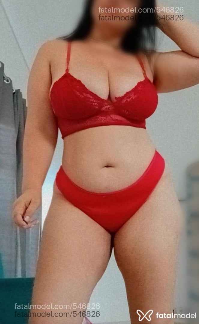 Acompanhante mulher com cabelo castanho de olhos mel - Camila Maya
