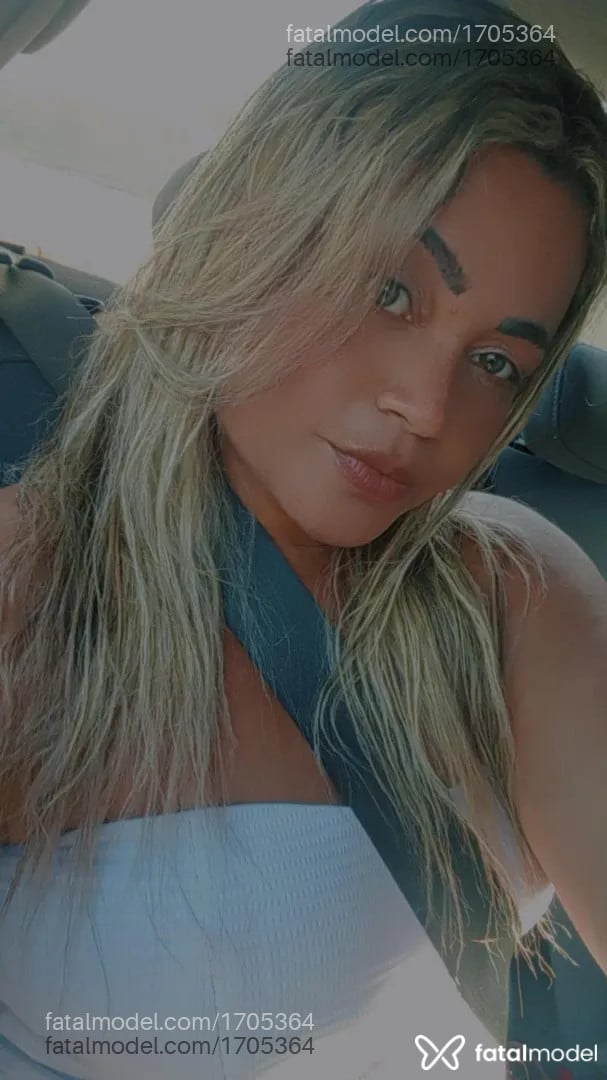 Acompanhante mulher loira (o) de olhos verdes - Quezia Falcão