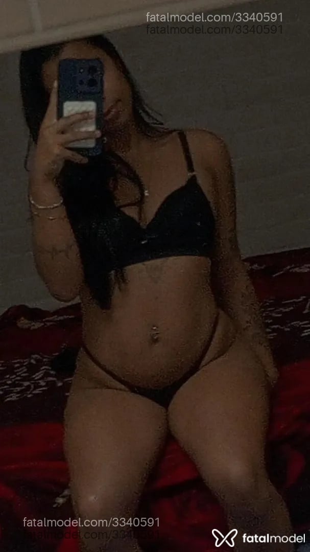 Acompanhante mulher morena (o) de olhos castanhos - Morena