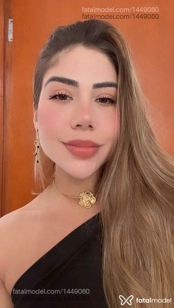 Acompanhante mulher loira (o) de olhos mel - Bela
