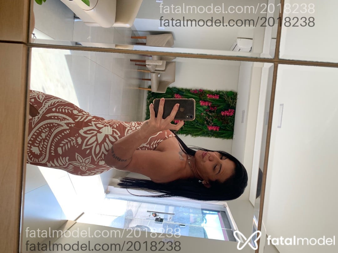 Acompanhante mulher morena (o) de olhos pretos - Luna Fit Acompanhante mulher morena (o) de olhos pretos - Luna Fit