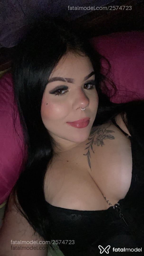 Acompanhante mulher morena (o) de olhos mel - Tiffanynovinha