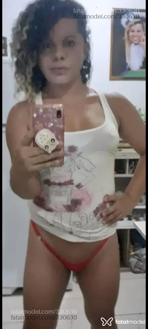 Acompanhante mulher trans com cabelo castanho de olhos castanhos - Fernanda