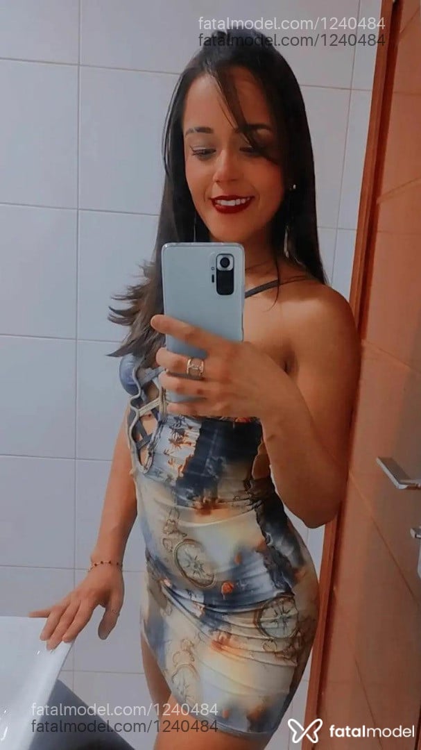 Acompanhante mulher morena (o) de olhos castanhos - Ellena