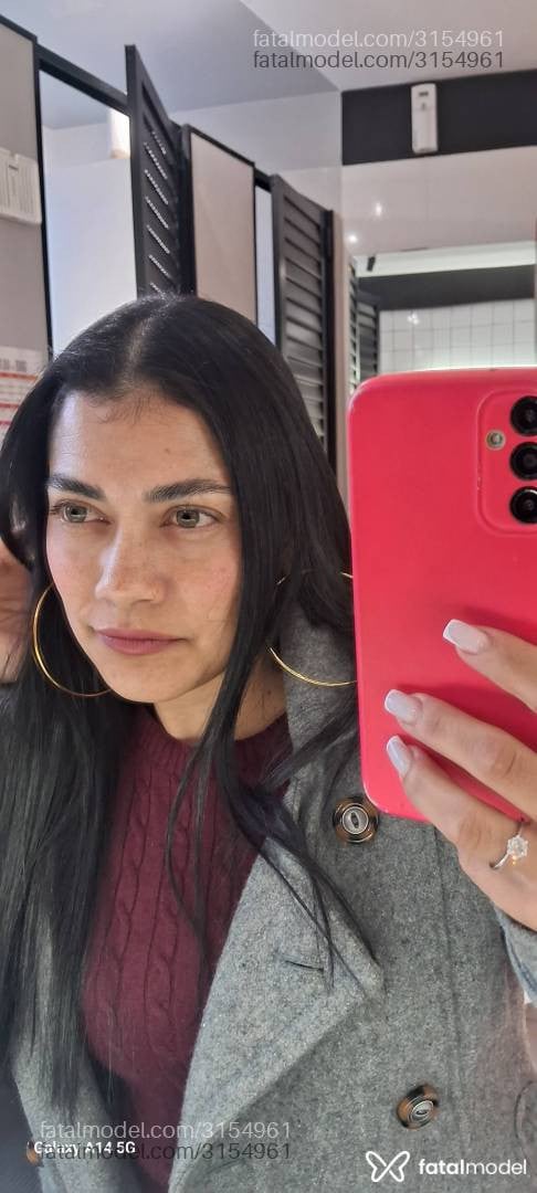 Acompanhante mulher morena (o) de olhos mel - Celine