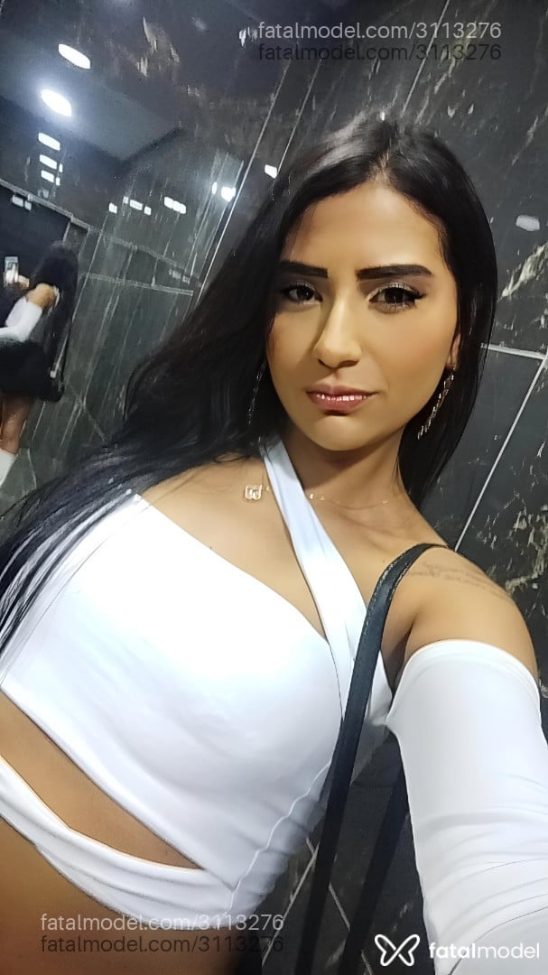 Acompanhante mulher morena (o) de olhos castanhos - Mia Indiana