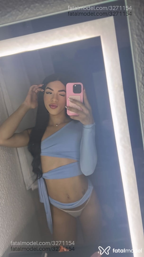 Acompanhante mulher trans morena (o) de olhos castanhos - Karlinha