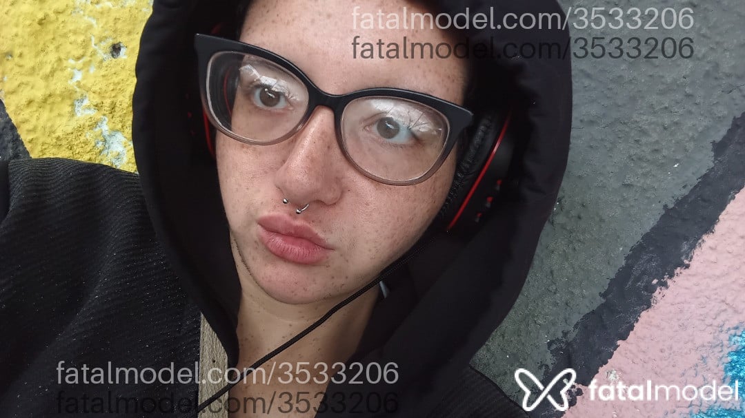 Acompanhante mulher morena (o) de olhos mel - Bellynha