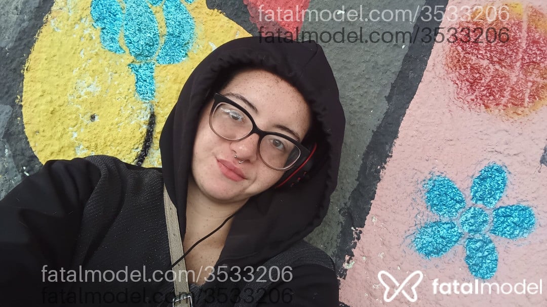 Acompanhante mulher morena (o) de olhos mel - Bellynha