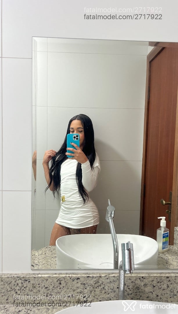 Acompanhante mulher trans com cabelo castanho de olhos castanhos - Sereiazinha