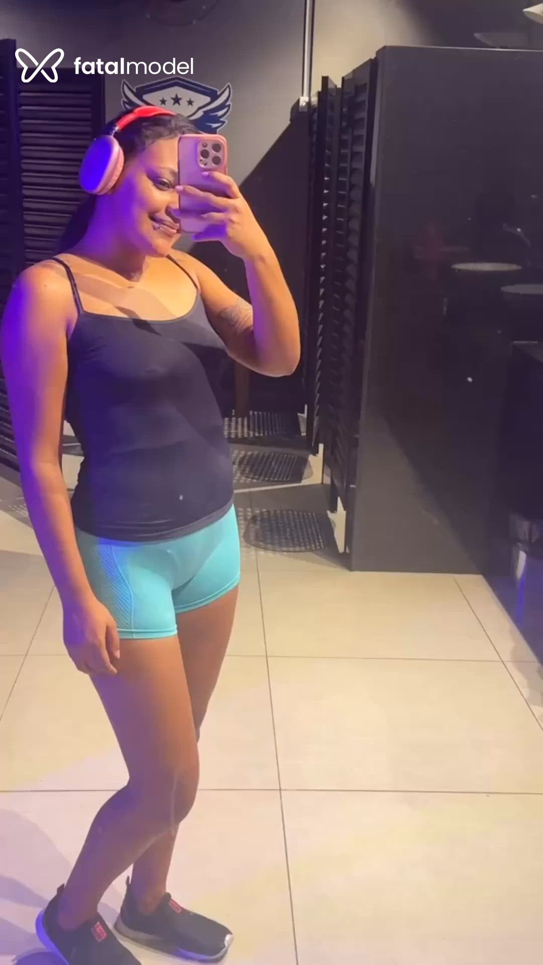 Acompanhante mulher morena (o) de olhos castanhos - Moreninhapequena Acompanhante mulher morena (o) de olhos castanhos - Moreninhapequena