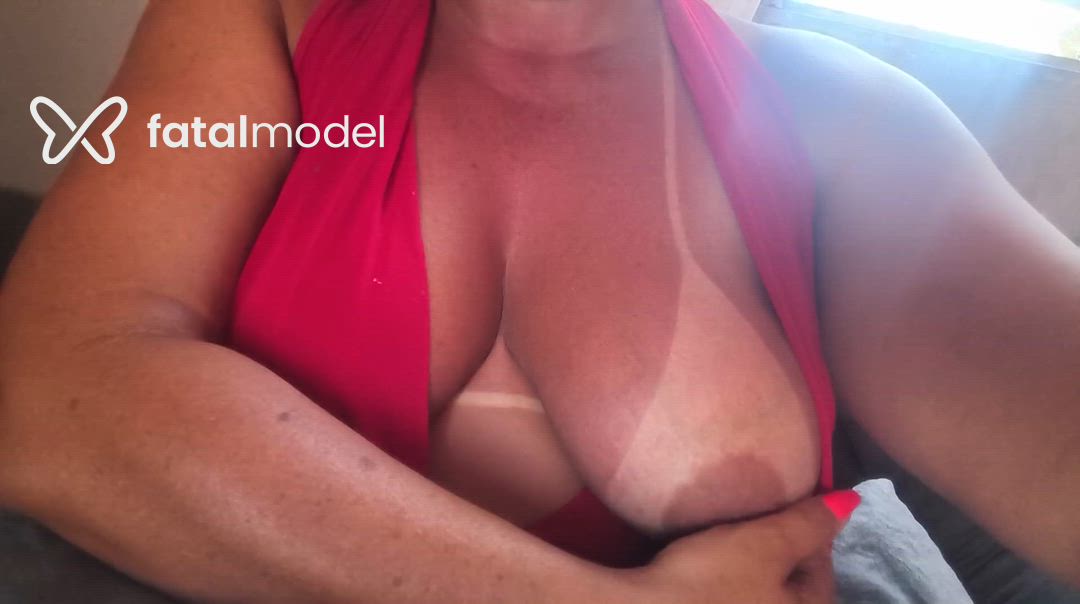 Acompanhante travesti morena (o) de olhos castanhos - Mônica