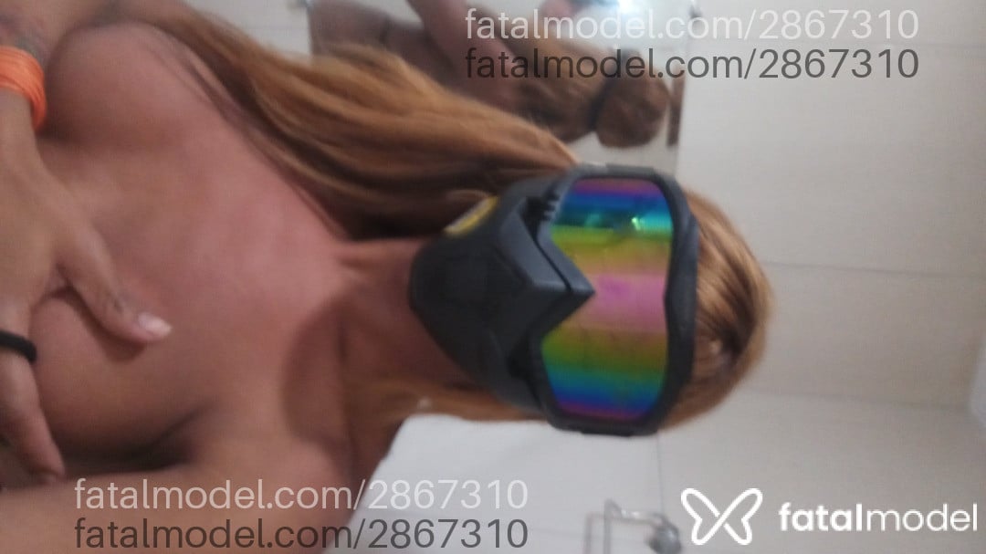 Acompanhante mulher trans loira (o) de olhos castanhos - Majú