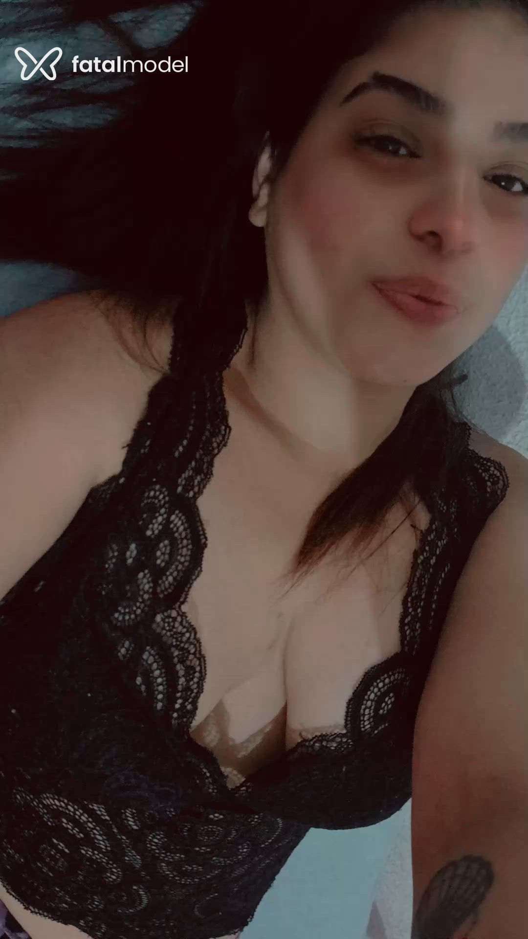 Acompanhante mulher morena (o) de olhos castanhos - Ariella Lee