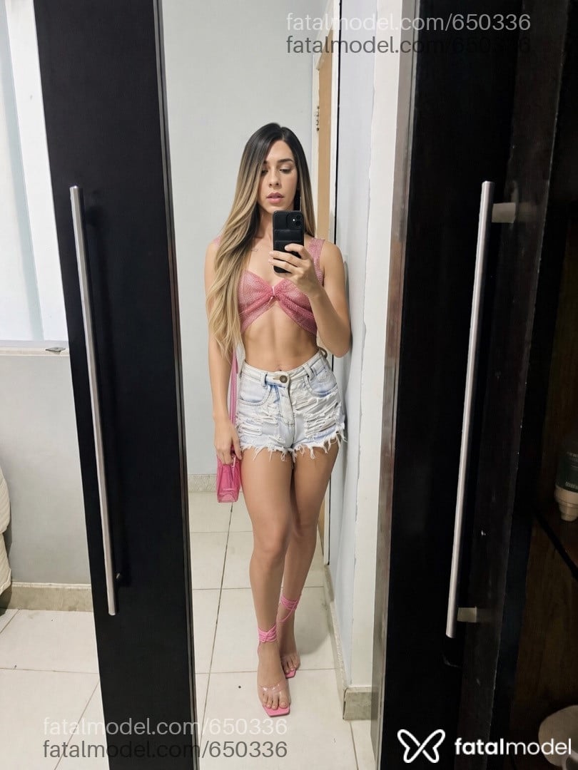Acompanhante travesti loira (o) de olhos castanhos - Vivi Nomar Acompanhante travesti loira (o) de olhos castanhos - Vivi Nomar