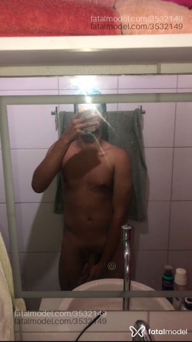 Acompanhante homem morena (o) de olhos pretos - Mendes