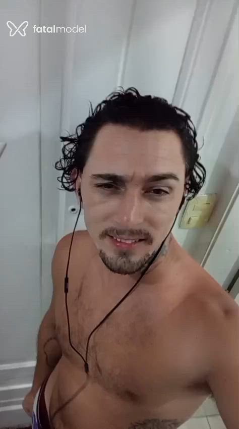 Acompanhante homem com cabelo castanho de olhos verdes - Bruno Acompanhante homem com cabelo castanho de olhos verdes - Bruno