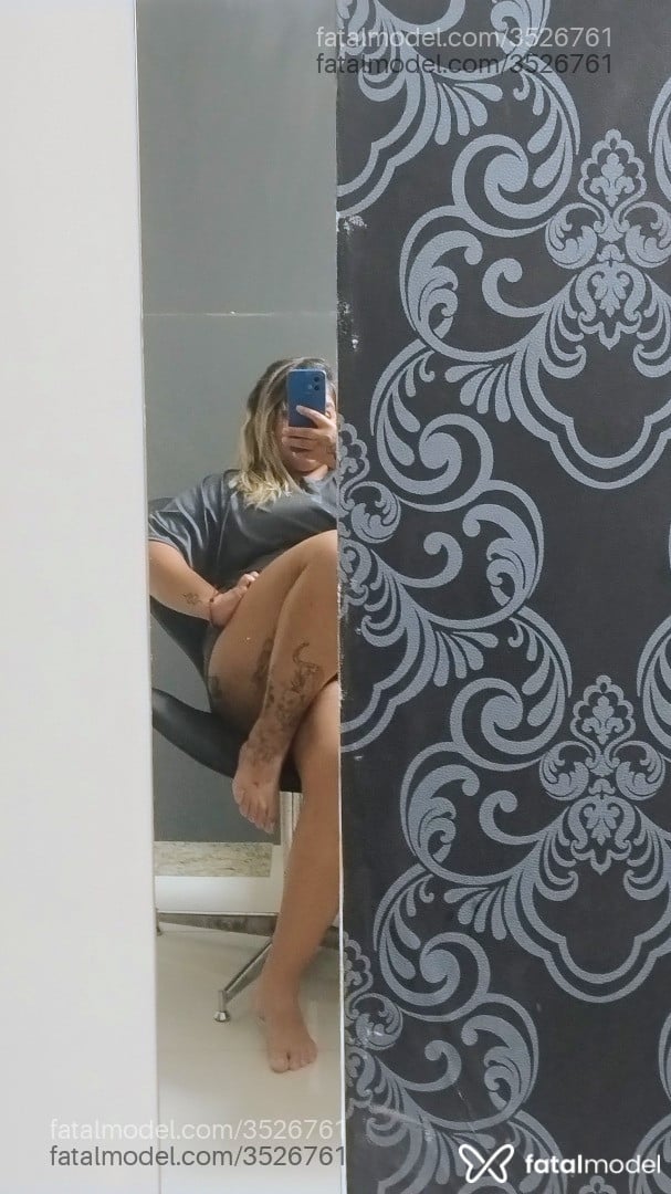Acompanhante mulher loira (o) de olhos castanhos - Bokinha