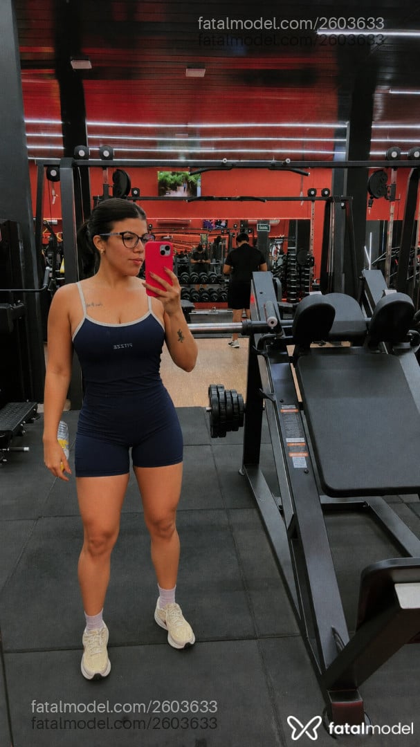 Acompanhante mulher com cabelo castanho de olhos castanhos - Karis