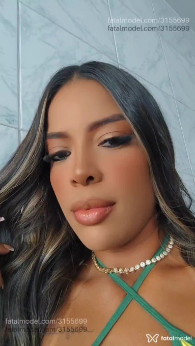 Acompanhante mulher loira (o) de olhos castanhos - Vanessa