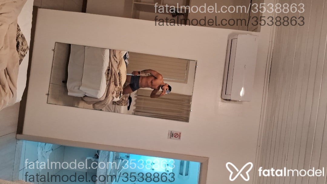 Acompanhante homem com cabelo castanho de olhos mel - Diasdg Acompanhante homem com cabelo castanho de olhos mel - Diasdg