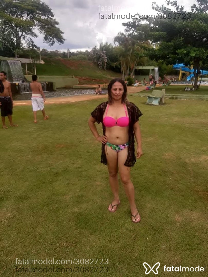 Acompanhante mulher com cabelo castanho de olhos castanhos - Maria Luiza