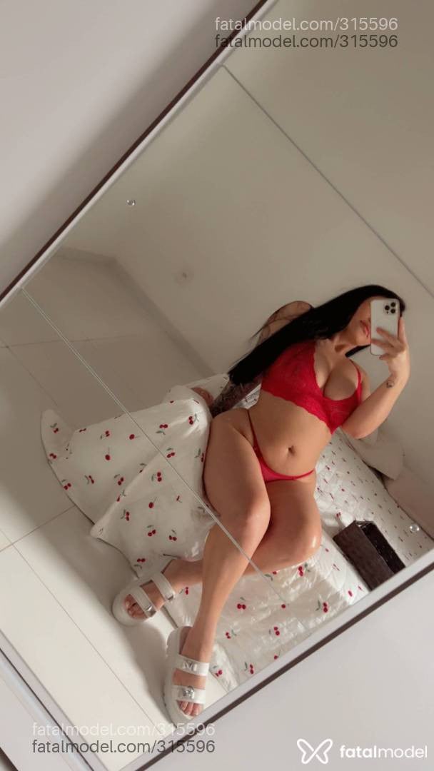 Acompanhante mulher morena (o) de olhos pretos - Natália