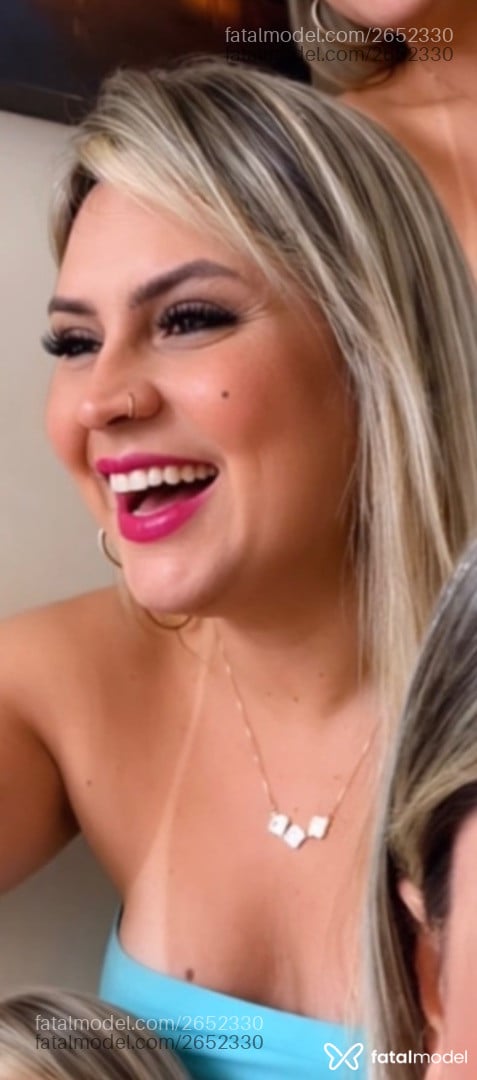 Acompanhante mulher trans loira (o) de olhos castanhos - Isabela Coutinho