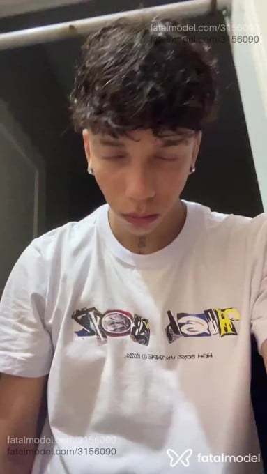 Acompanhante homem com cabelo castanho de olhos verdes em Virtual Acompanhante homem com cabelo castanho de olhos verdes em Virtual - Alves