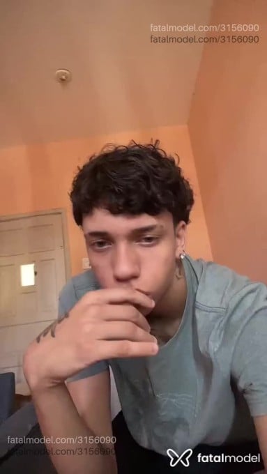 Acompanhante homem com cabelo castanho de olhos verdes em Virtual Acompanhante homem com cabelo castanho de olhos verdes em Virtual - Alves