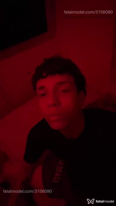 Acompanhante homem com cabelo castanho de olhos verdes em Virtual Acompanhante homem com cabelo castanho de olhos verdes em Virtual - Alves