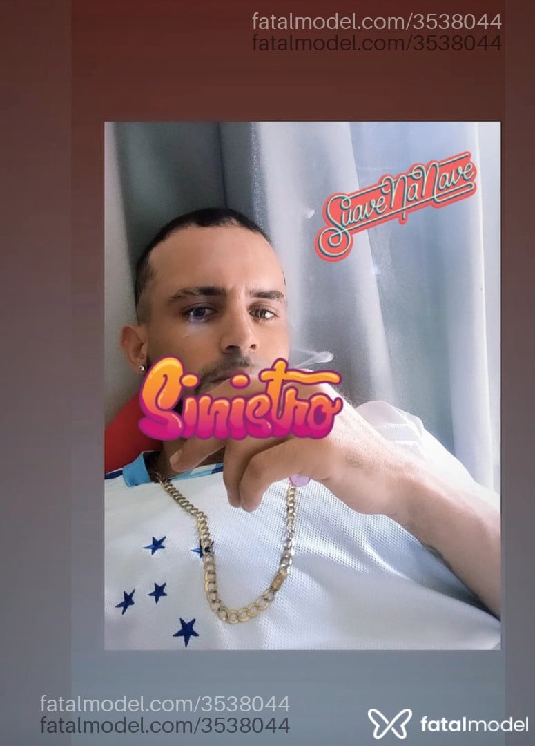 Acompanhante homem com cabelo castanho de olhos castanhos - Gomes
