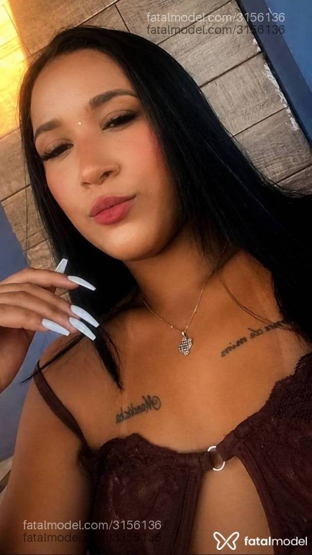 Acompanhante mulher morena (o) de olhos castanhos - Lua