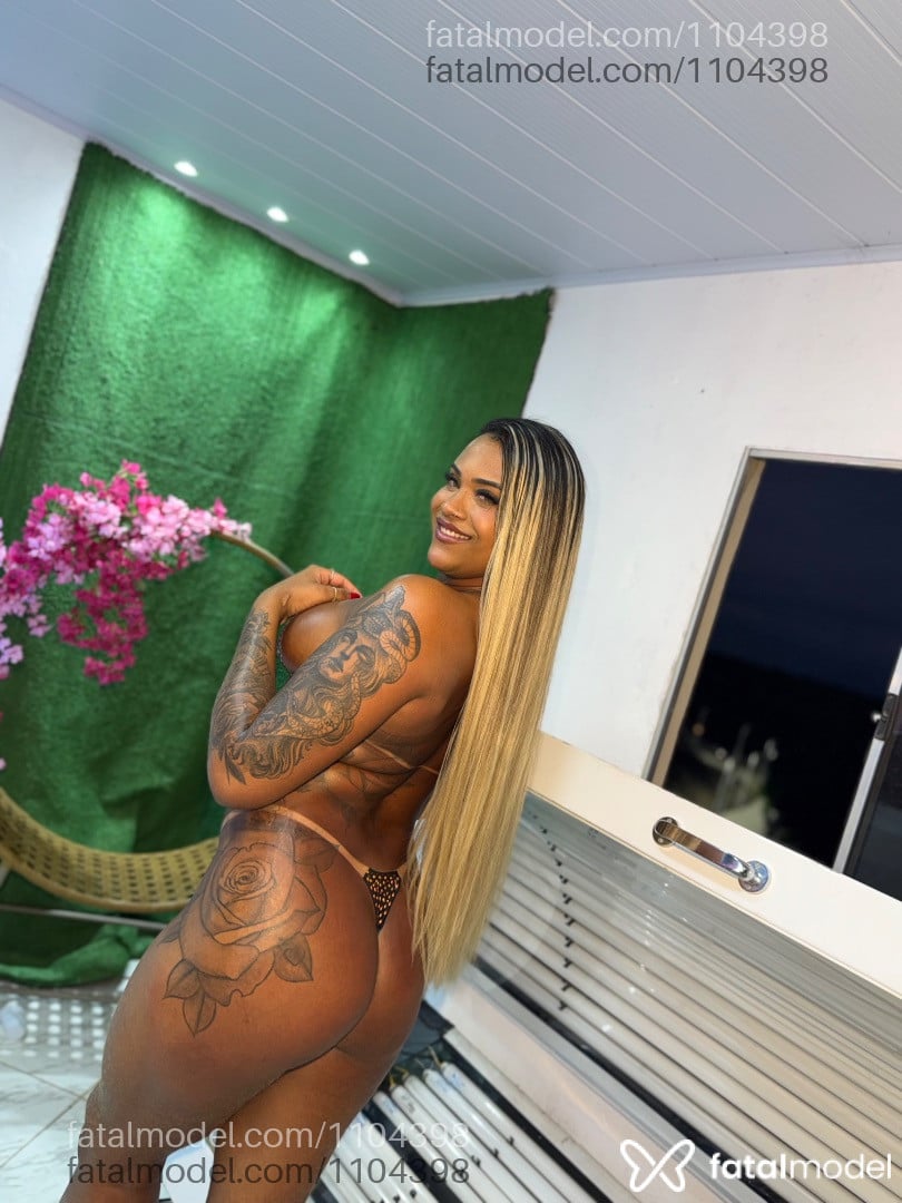 Acompanhante travesti morena (o) de olhos pretos - Júlia Teixeira
