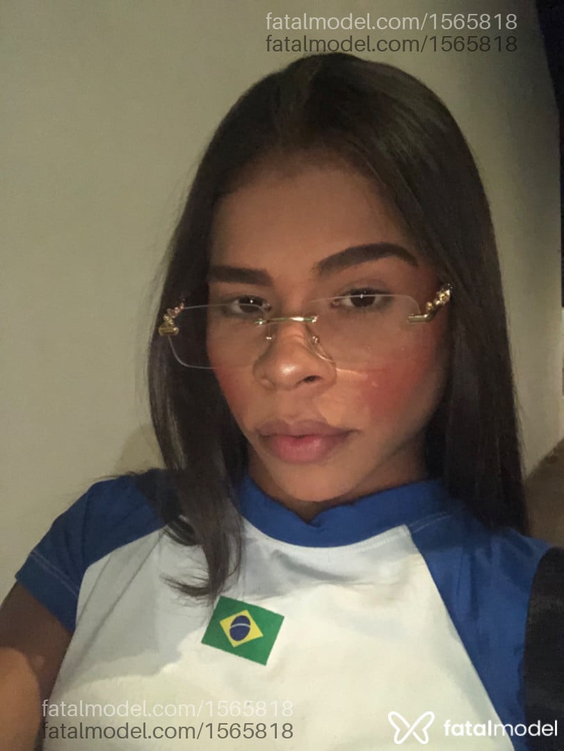 Acompanhante mulher trans com cabelo castanho de olhos castanhos - Kayllaninfa