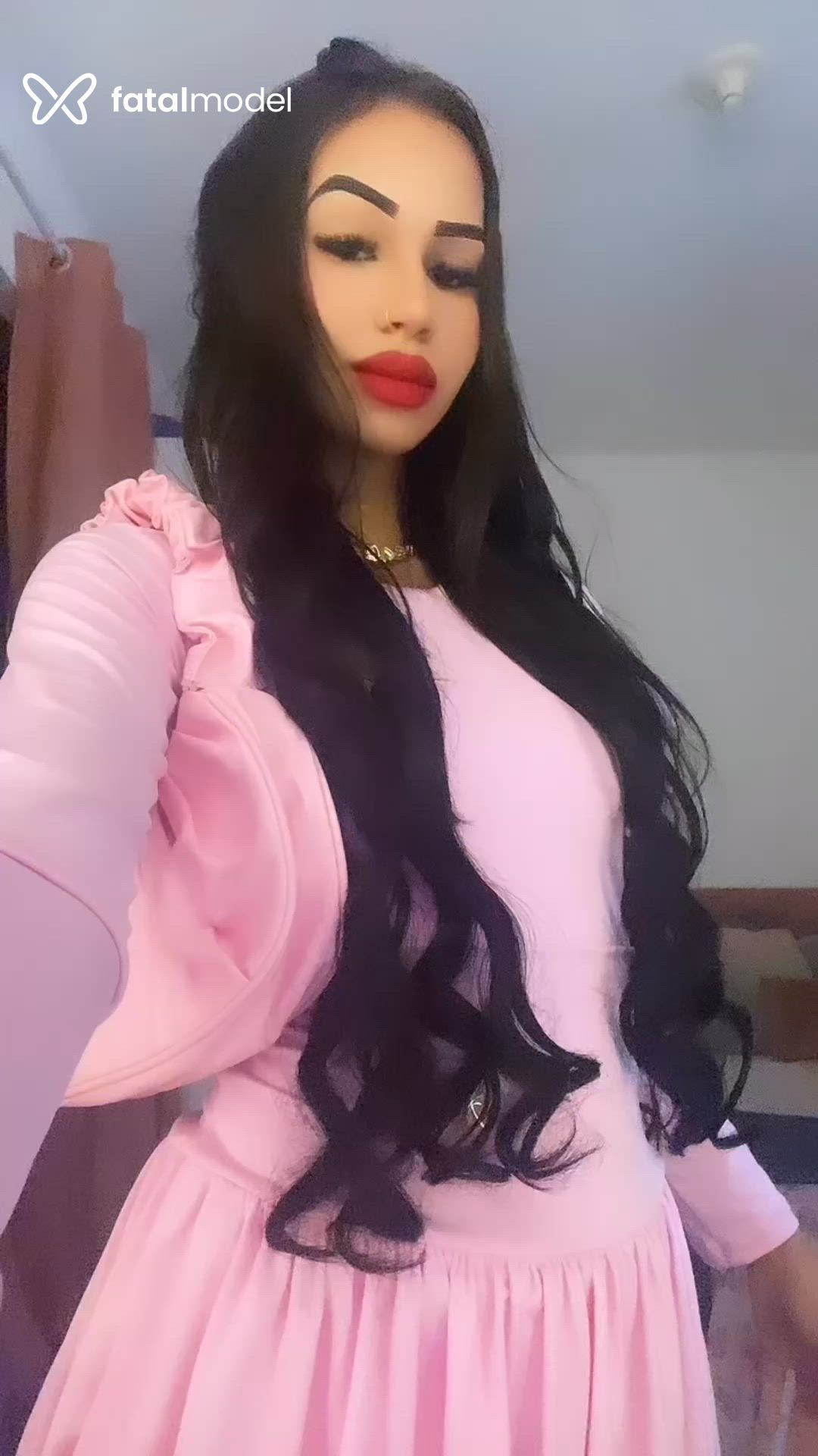 Acompanhante mulher com cabelo castanho de olhos castanhos - Ray Marques
