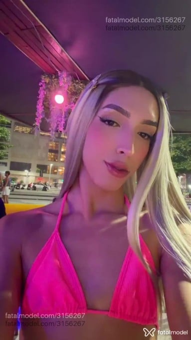 Acompanhante não-binário loira (o) de olhos pretos em Balneário Camboriú - Sophy Parisi