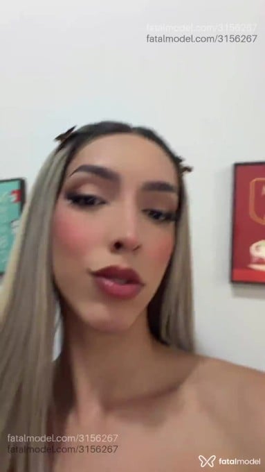 Acompanhante não-binário loira (o) de olhos pretos em Balneário Camboriú - Sophy Parisi