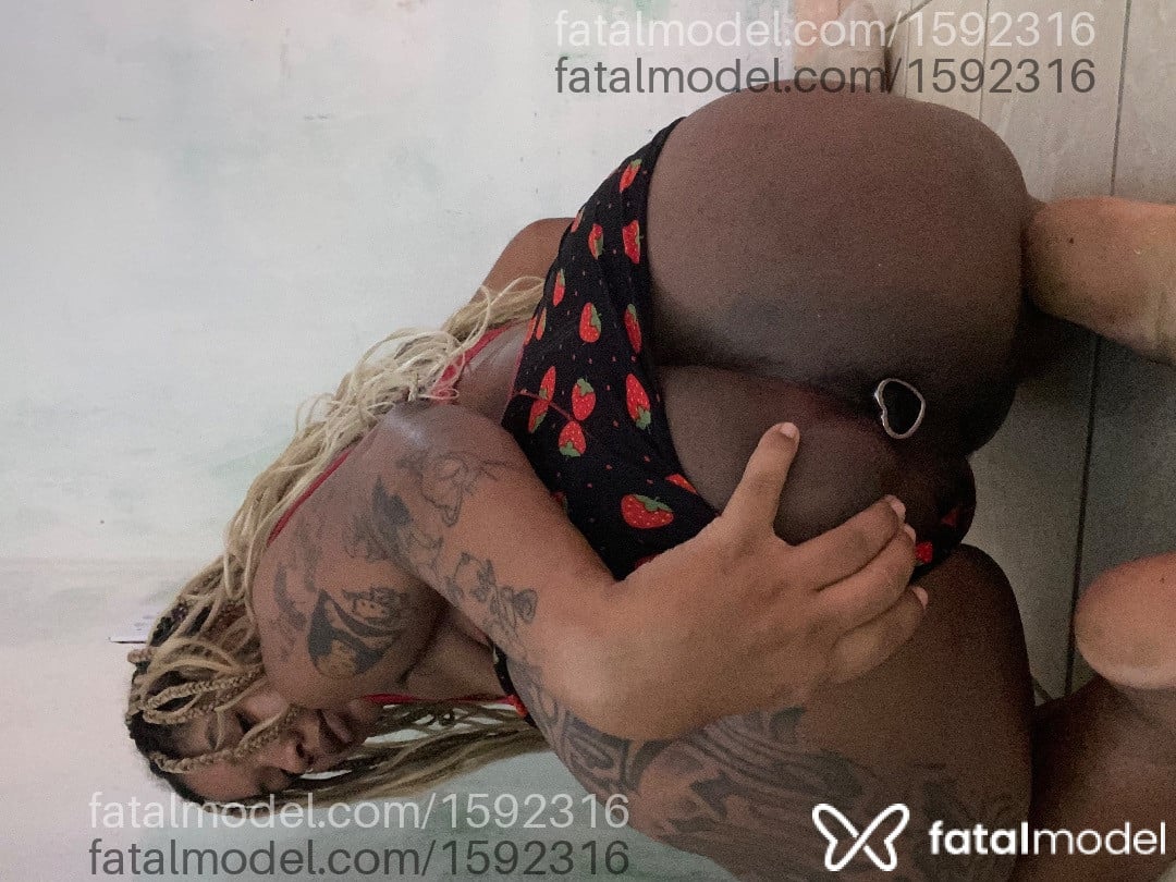 Acompanhante mulher morena (o) de olhos pretos - Esmeralda Recife